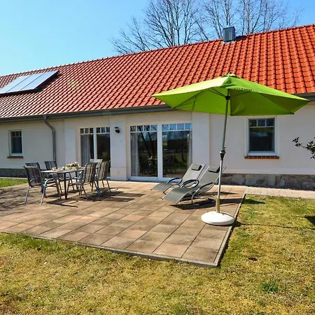 Feriehus Three-bedroom Holiday In Settin