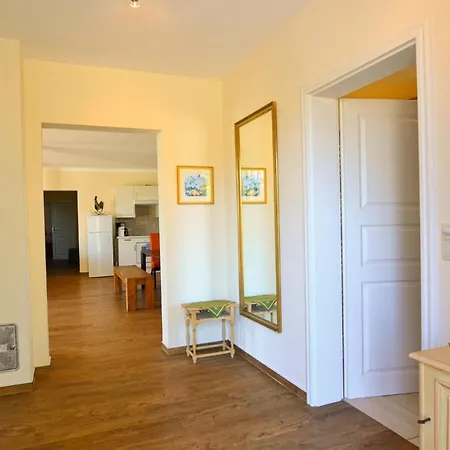 Three-bedroom Holiday In * Settin