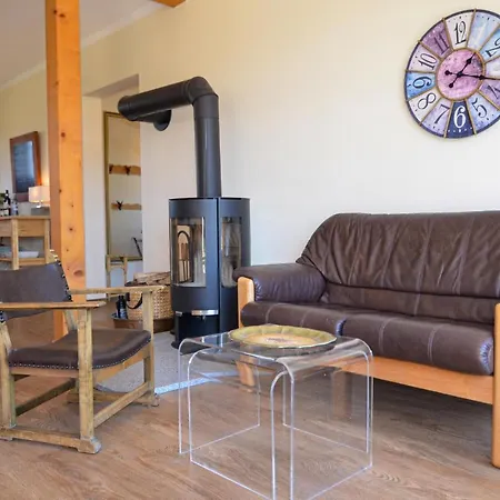 Three-bedroom Holiday In * Settin