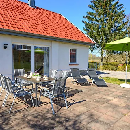 Feriehus Three-bedroom Holiday In Settin