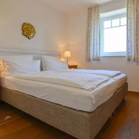 Three-bedroom Holiday In * Settin
