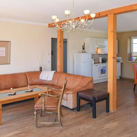 Three-bedroom Holiday In * Settin